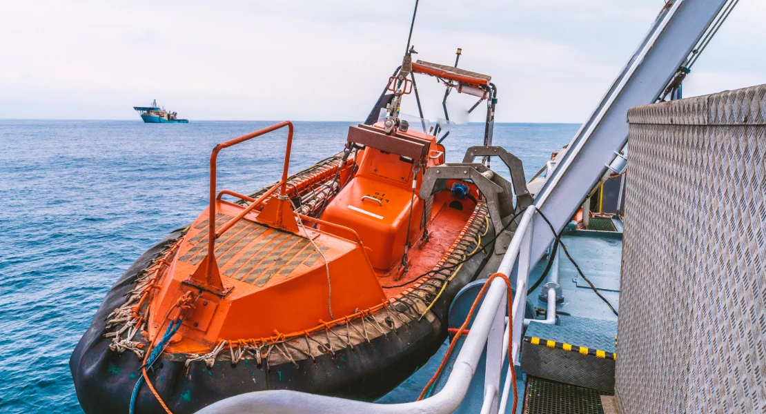 Hallan el cuerpo de un niño tras el naufragio de la familia española en Indonesia