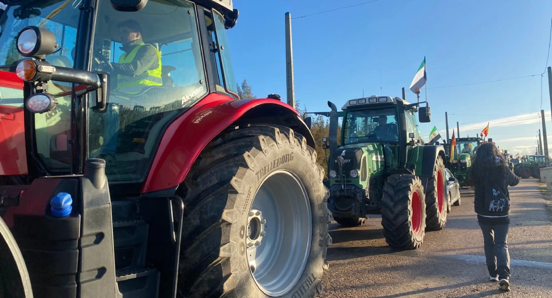 2.500 tractores toman las carreteras extremeñas en una protesta "masiva y rotunda"