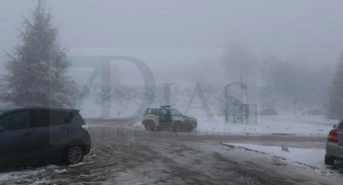 La nieve obliga al corte total de una carretera extremeña