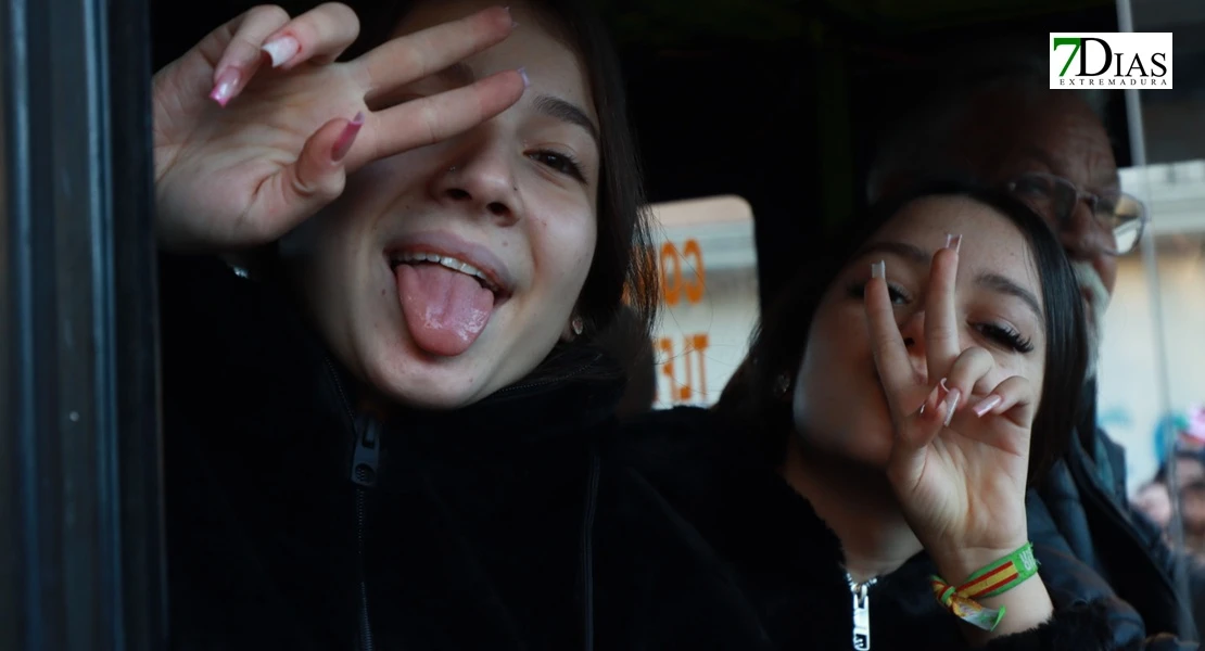 Miles de sonrisas reciben la cabalgata y a sus Reyes Magos en Badajoz