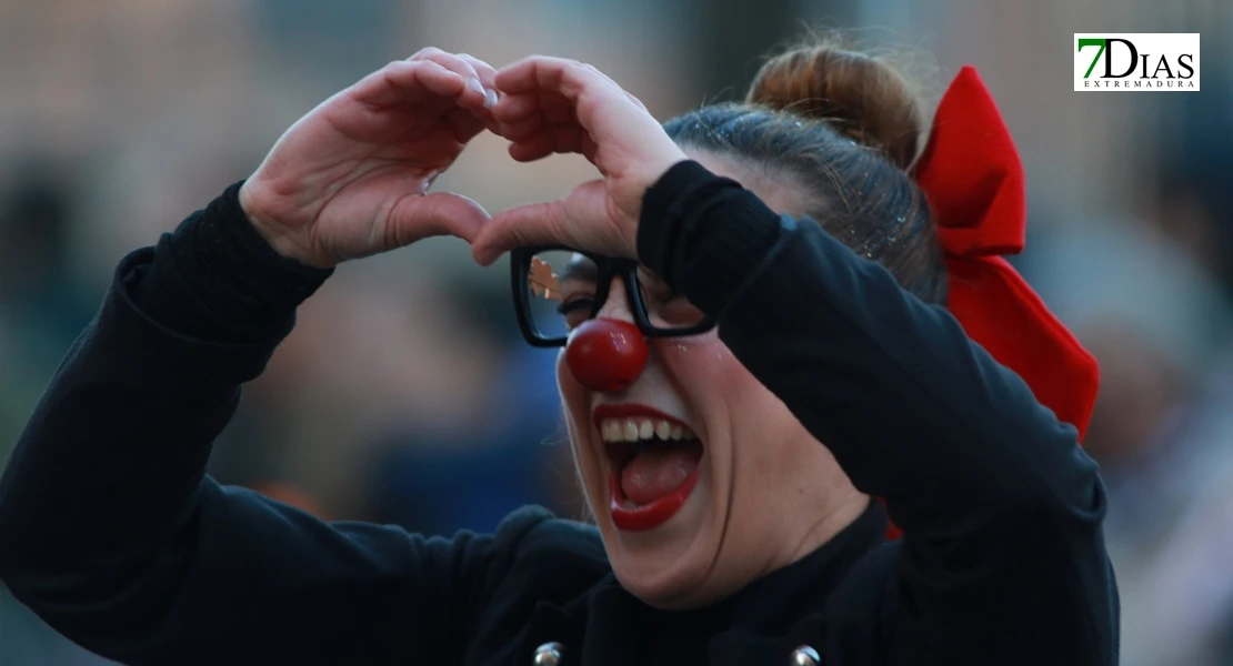 Miles de sonrisas reciben la cabalgata y a sus Reyes Magos en Badajoz