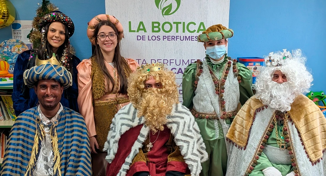 El Hospital de Mérida se llena de magia en la visita de los Reyes Magos