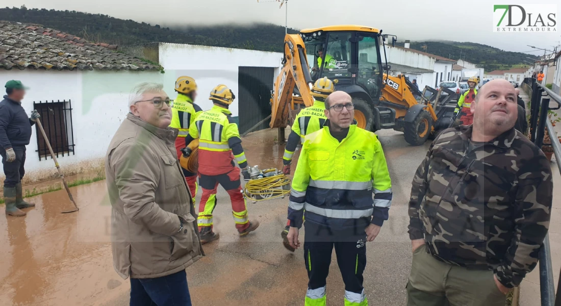 Una riada de barro y agua afecta a Alconchel tras las fuertes lluvias