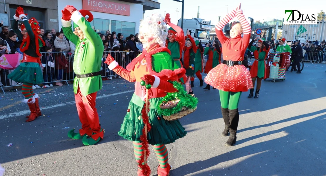 Miles de sonrisas reciben la cabalgata y a sus Reyes Magos en Badajoz