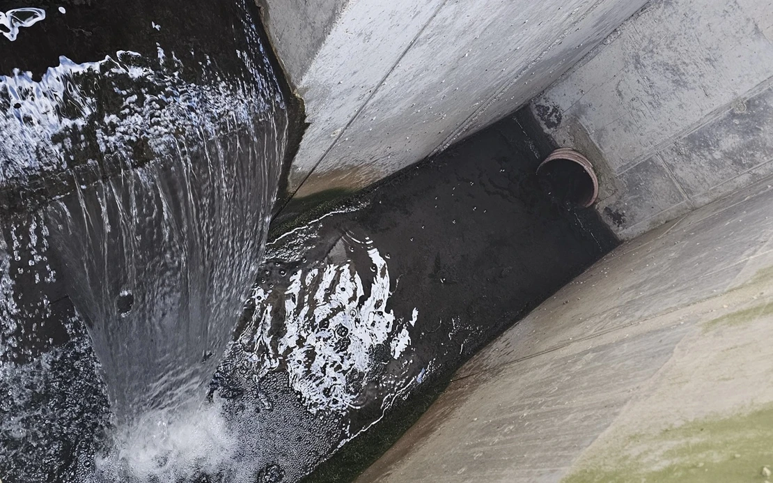 Confirman el correcto funcionamiento de la EDAR tras las quejas por la turbidez del agua en Ribera del Fresno