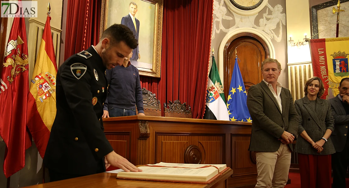 El cuerpo de la Policía Local de Badajoz cuenta con nuevos oficiales, inspector e intendente