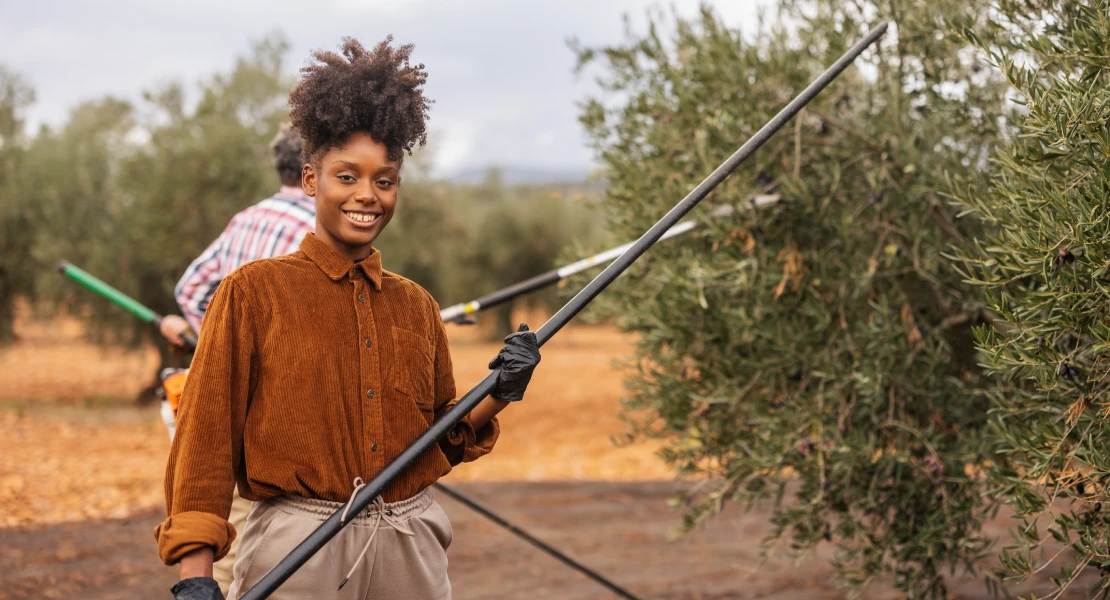 AMOEX celebra la regularización de 500.000 migrantes como un "acto de justicia social"