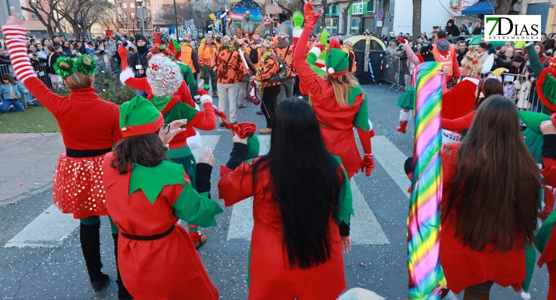 Miles de sonrisas reciben la cabalgata y a sus Reyes Magos en Badajoz