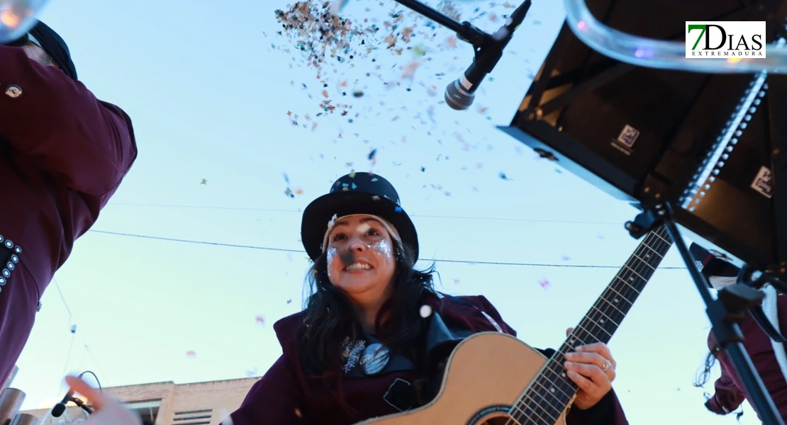 Miles de sonrisas reciben la cabalgata y a sus Reyes Magos en Badajoz