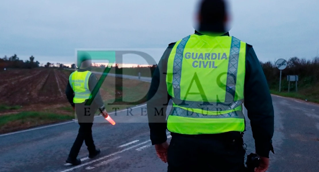 Cortada la EX-209 tras el grave accidente entre un tráiler y un turismo