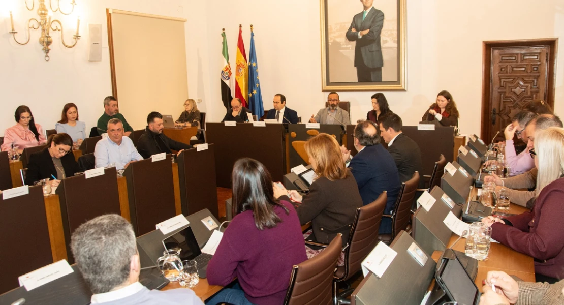 El pleno de la Diputación aprueba medidas muy importantes para la provincia de Cáceres