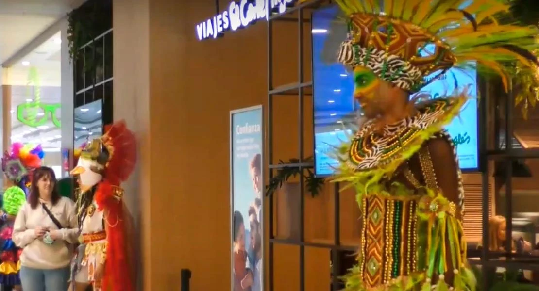 El Corte Inglés acoge la exposición con maniquís dedicada al Carnaval de Badajoz