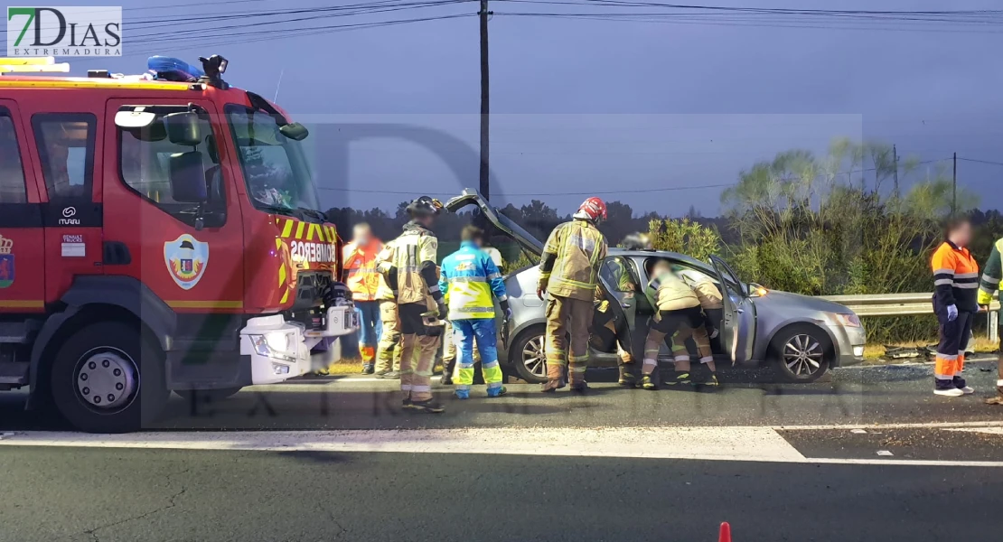 Grave accidente en la EX-110 a la altura de Valdebótoa