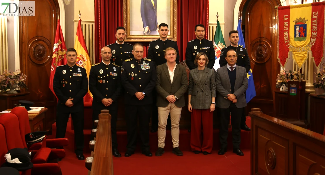 El cuerpo de la Policía Local de Badajoz cuenta con nuevos oficiales, inspector e intendente