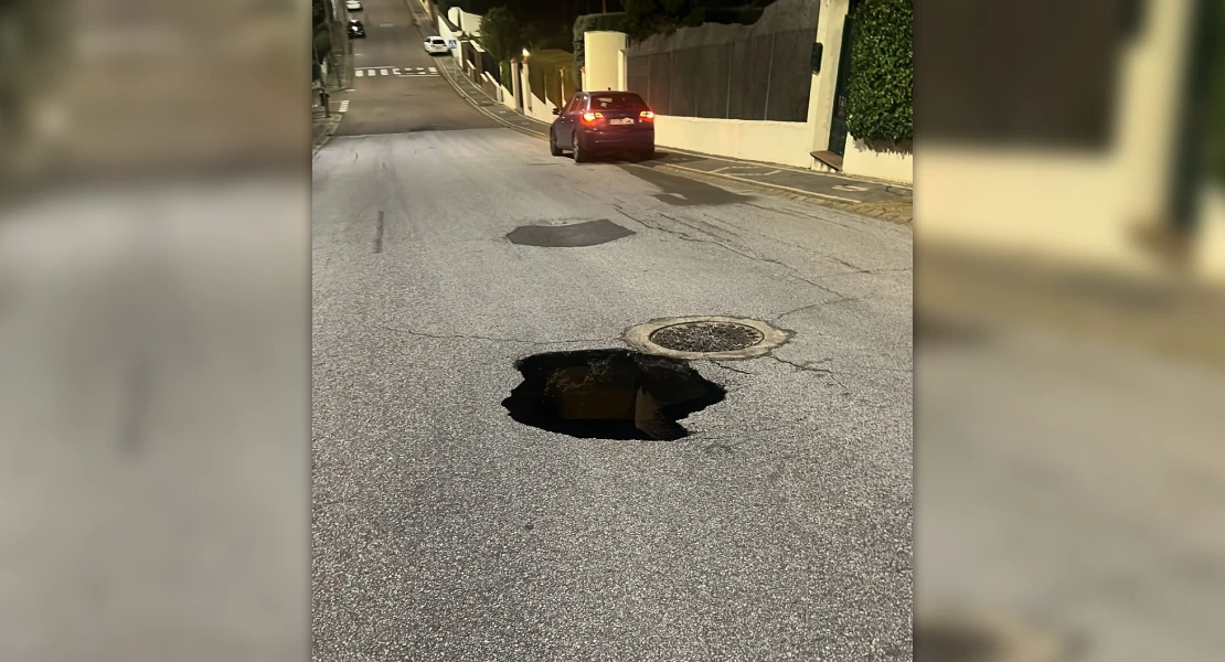 Aparece un socavón de varios metros de profundidad en Las Vaguadas