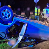 Aparatoso accidente en Botoa: un herido tras volcar su vehículo
