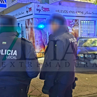 Un BMW se empotra contra una un establecimiento en Badajoz tras la cabalgata de Reyes