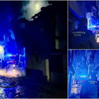 Un incendio arrasa dos viviendas históricas en La Vera