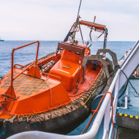 Hallan el cuerpo de un niño tras el naufragio de la familia española en Indonesia