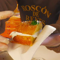 El roscón de nata, la novedad que triunfa en el paseo de San Francisco en Badajoz