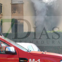 Un amplio dispositivo acude a un grave incendio de vivienda en Badajoz