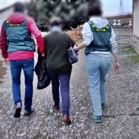 Detienen a una falsa doctora y su hijo por recetar sin licencia y prescribir terapias inventadas