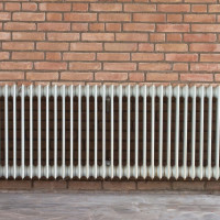 Instan a Educación a mejorar la gestión de las nuevas ayudas de climatización en los centros