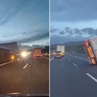 Un camión a punto de caer del puente de la A-66 en Extremadura por el viento