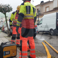 Una inundación en un garaje sorprende a los vecinos de Olivenza