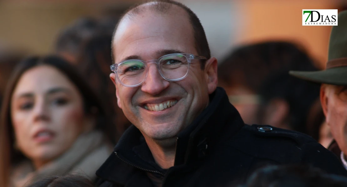 Miles de sonrisas reciben la cabalgata y a sus Reyes Magos en Badajoz