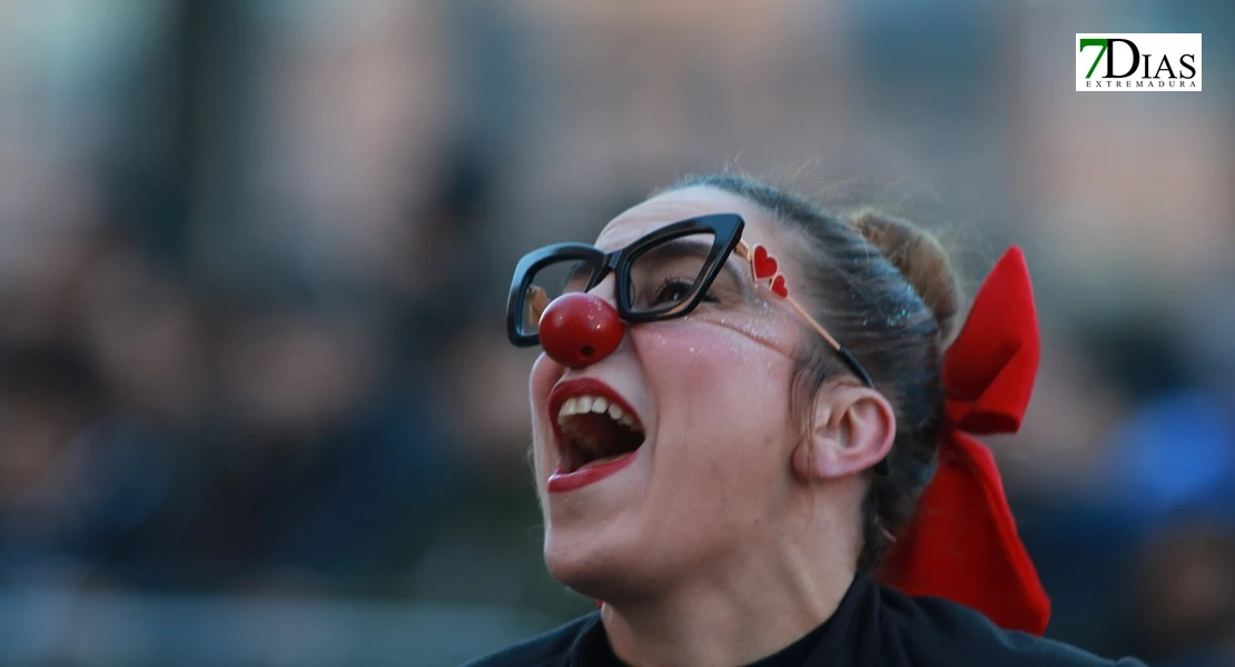 Miles de sonrisas reciben la cabalgata y a sus Reyes Magos en Badajoz