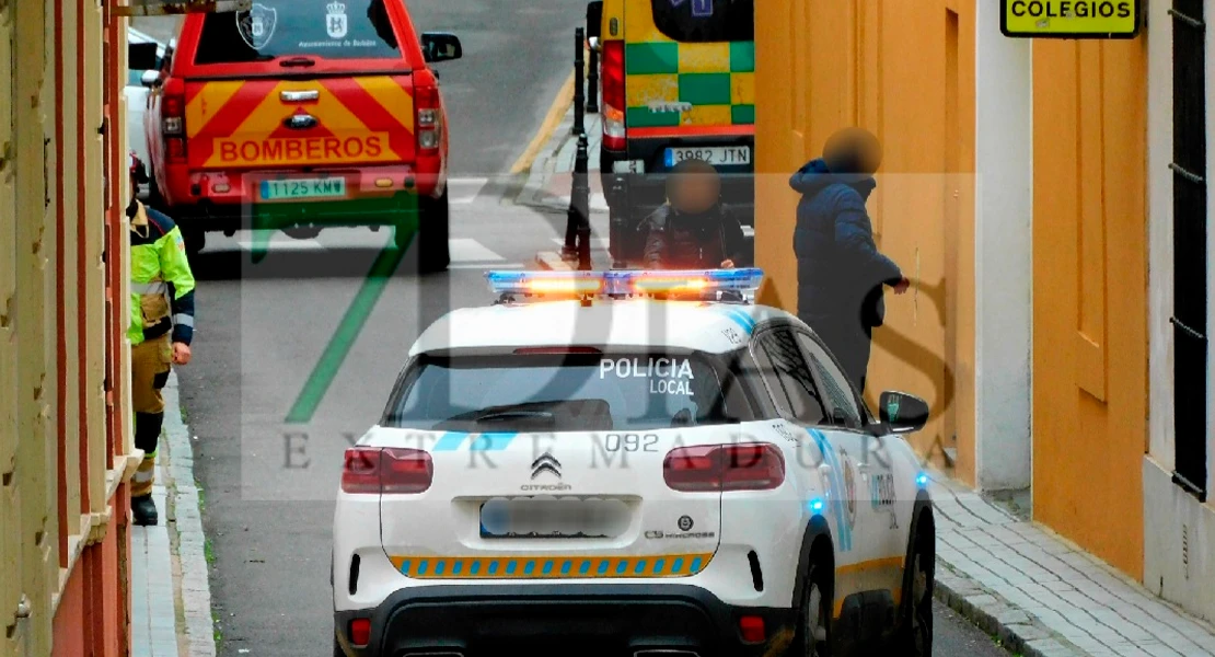 Rescatan a una mujer tras caer a un patio interior en pleno centro de Badajoz