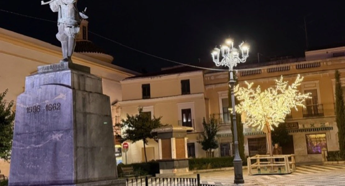 Mejor iluminación, pero con sombras: el PSOE de Badajoz valora la Navidad en la ciudad