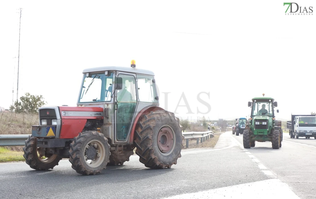 Imágenes de la tractorada en Extremadura para protestar por el acuerdo de Mercosur