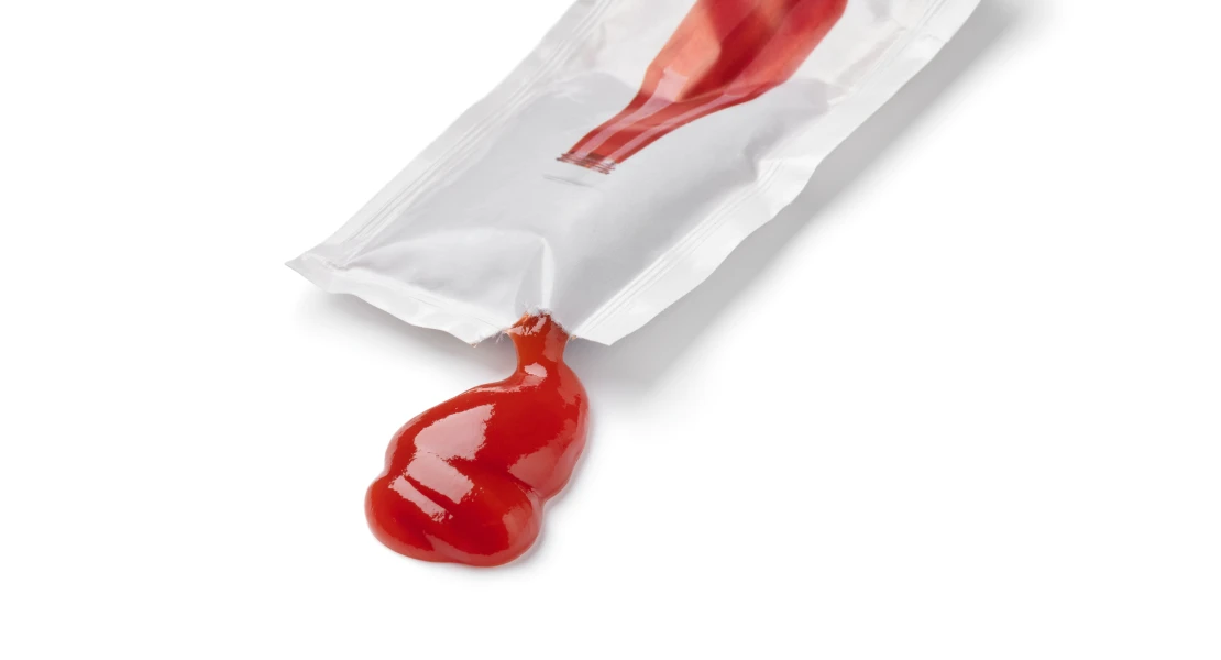 Europa anuncia el fin de los sobres monodosis en hostelería: esta es la razón