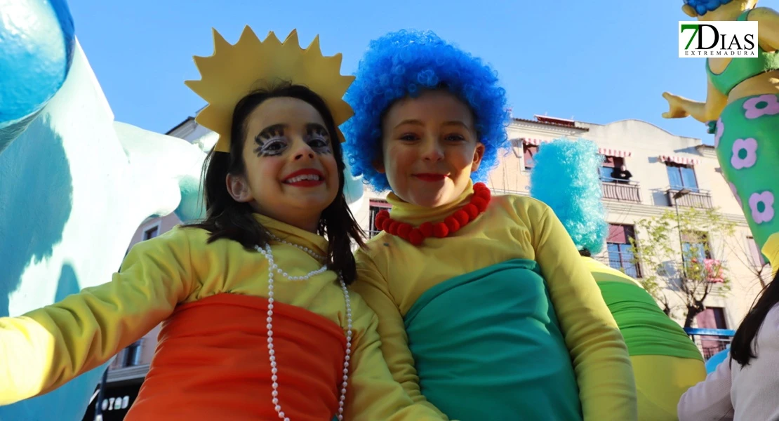 Miles de sonrisas reciben la cabalgata y a sus Reyes Magos en Badajoz