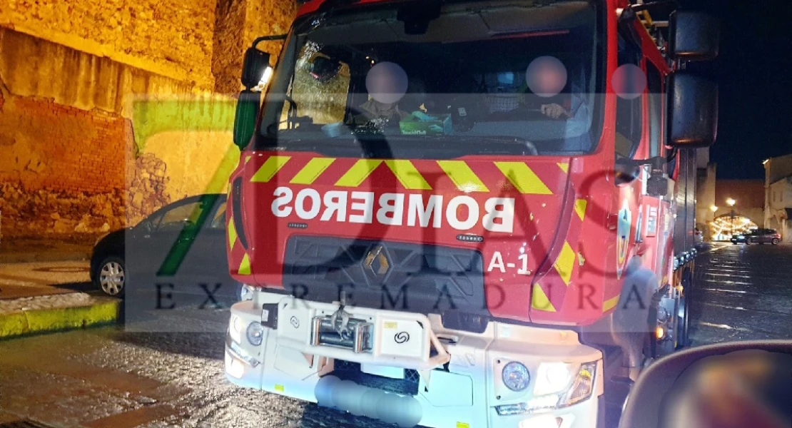Un incendio de vivienda en el Casco Antiguo moviliza a los Bomberos