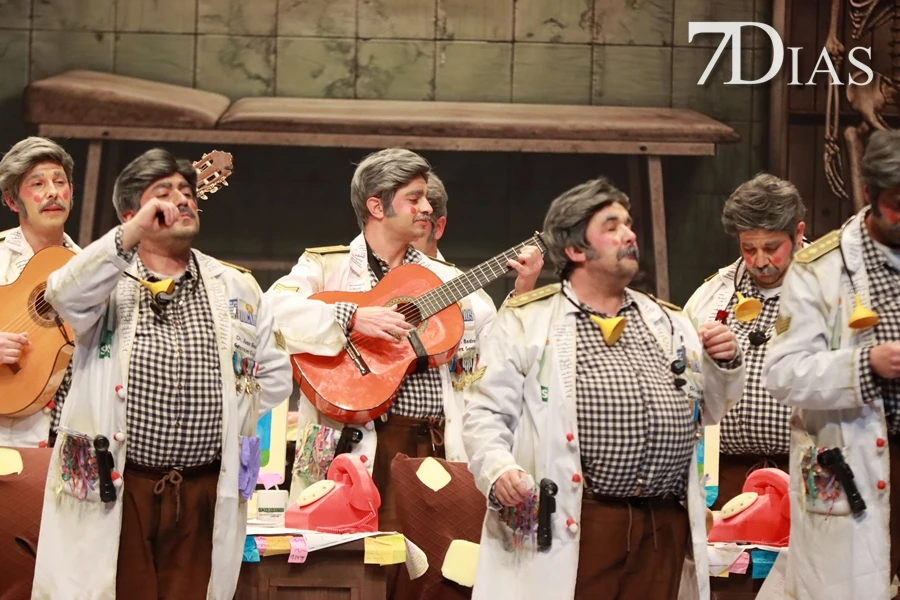 Actuación y entrevista de la murga Los Camballotas en la final del COMBA 2026