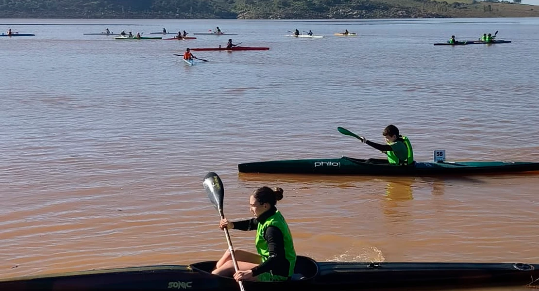 El Club de Piragüismo Badajoz brilla en la primera regata del calendario