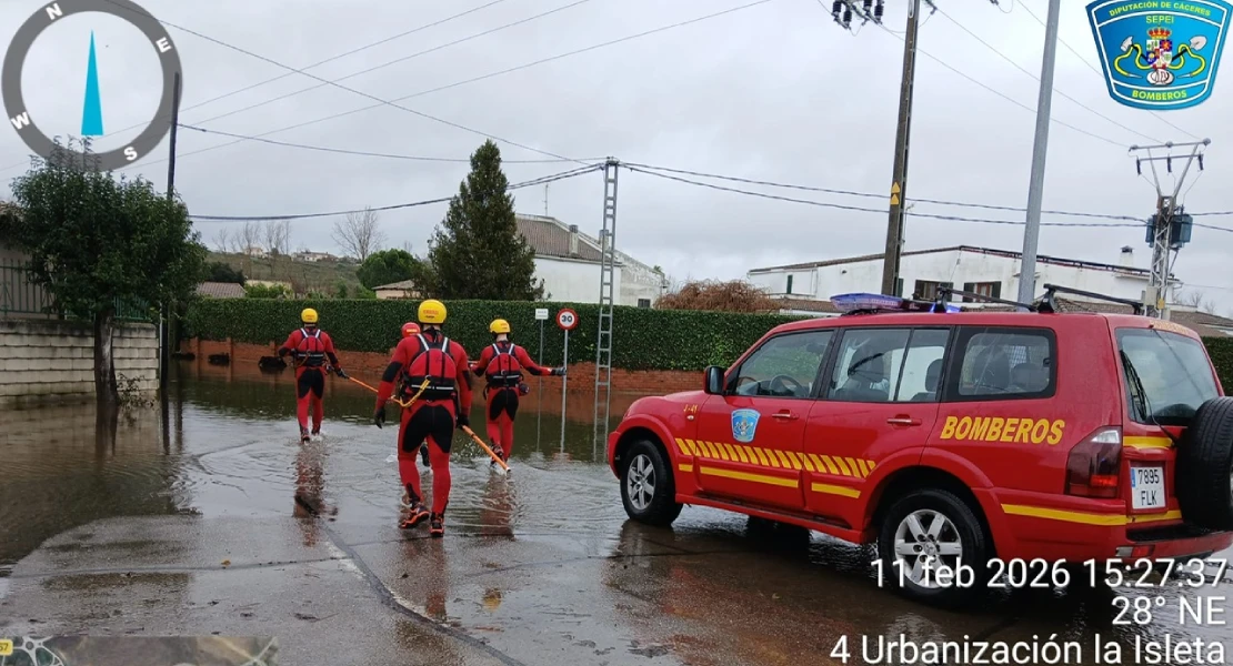 Vuelven a desalojar 'La Isleta' en Coria tras una nueva crecida del río Alagón