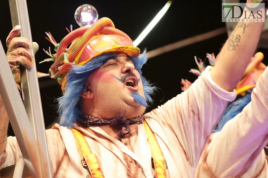 Actuación y entrevista a la murga Los Mirinda en el COMBA 2026