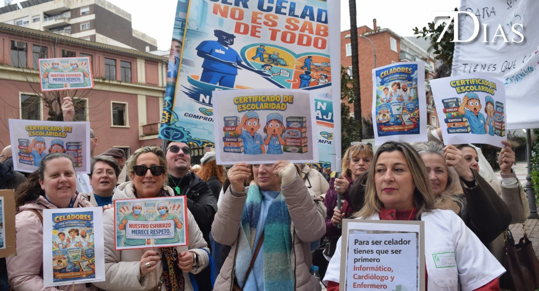 Celadores del SES se manifiestan en Badajoz "por un examen justo"