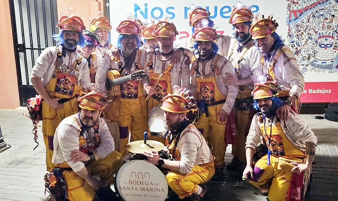 Los Mirinda finalizan este Carnaval realizando un sentido homenaje a dos componentes