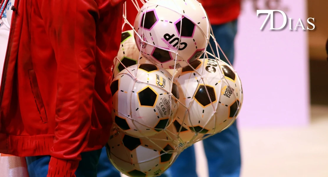 Actuación y entrevista a la murga Valentín, entrenador infantil en Semifinales del COMBA 2026