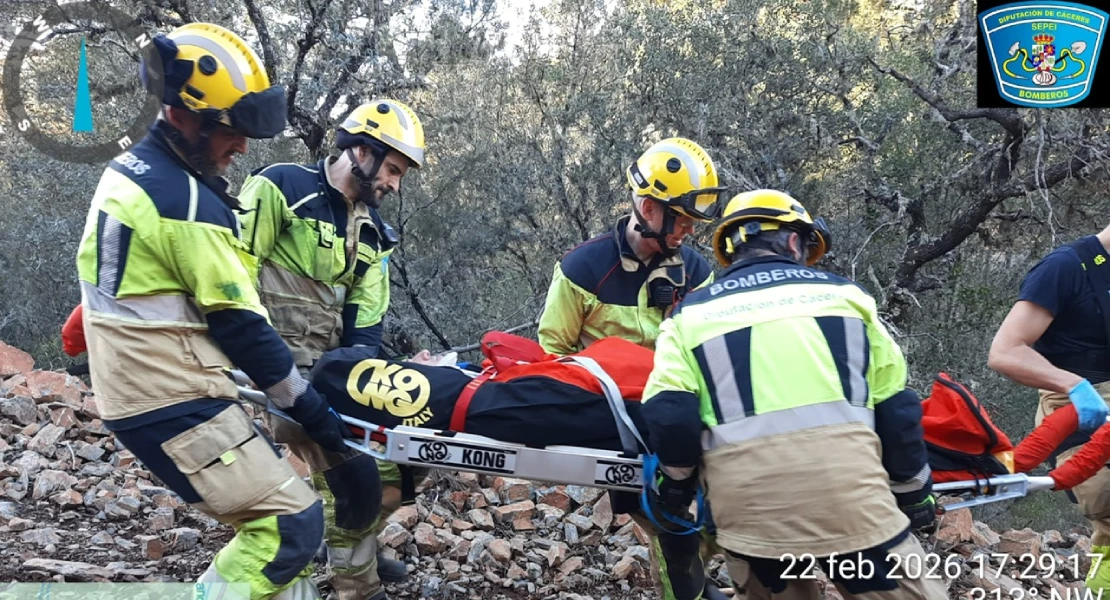 Rescatan a una persona tras accidentarse en una zona de difícil acceso en Las Hurdes