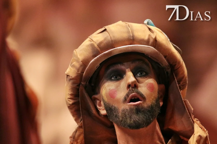 Actuación y entrevista de la murga Al Maridi en la final del COMBA 2026