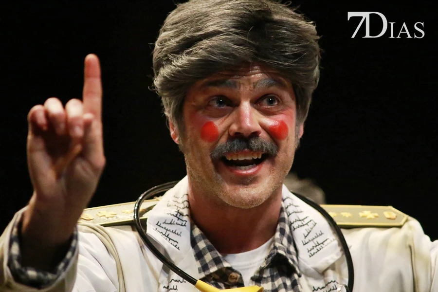 Actuación y entrevista de la murga Los Camballotas en Semifinales del COMBA 2026