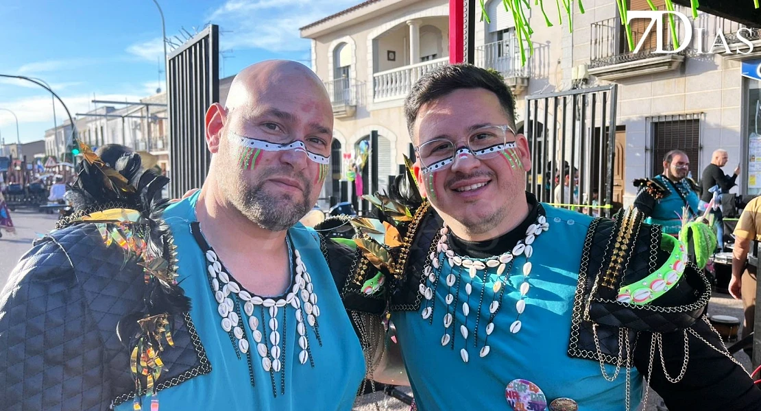 Los carnavaleros apoyan a Balumba maquillándose como la comparsa en Talavera
