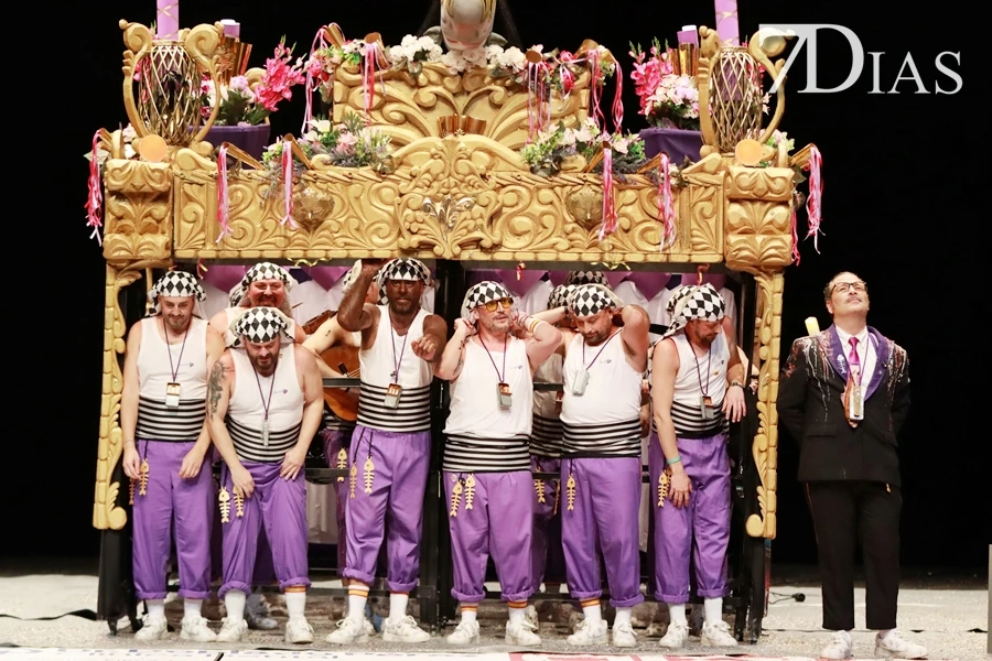 Actuación y entrevista de la murga Water Closet en la final del COMBA 2026