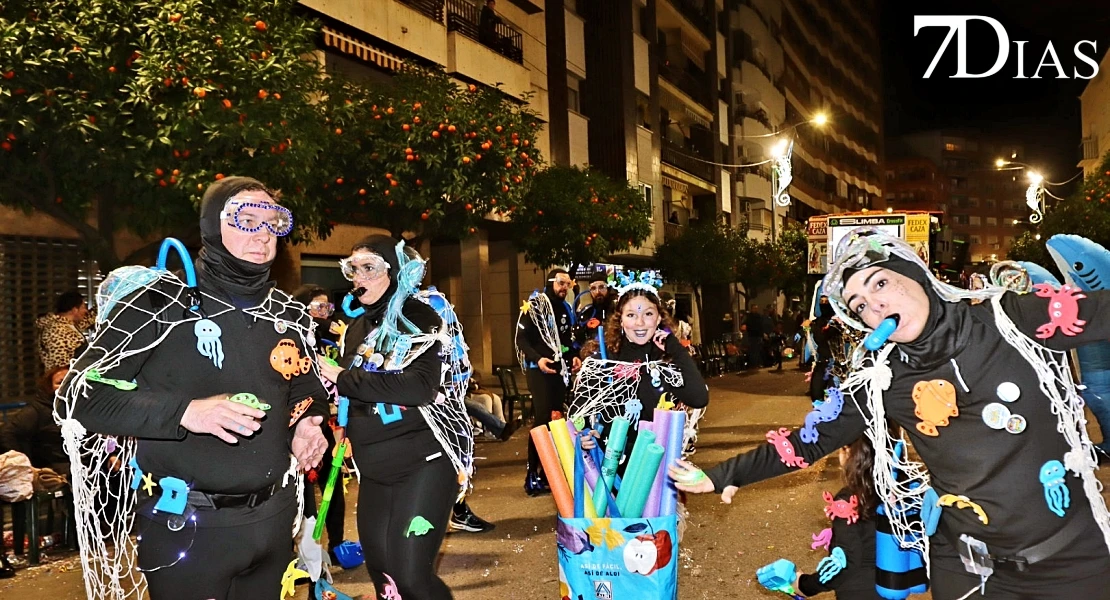 Imágenes de Artefactos y Grupos de Animación en el Gran Desfile del Carnaval de Badajoz 2026
